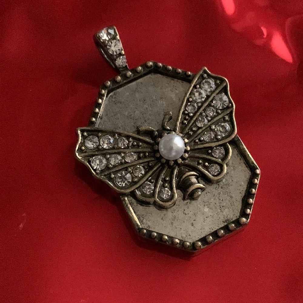 Butterfly pendant - Picture 5 of 6